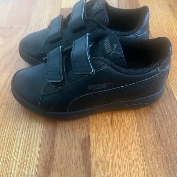 Puma Black Sneakers with Velcro Straps and Non-Marking Sole - Picture 2 of 3